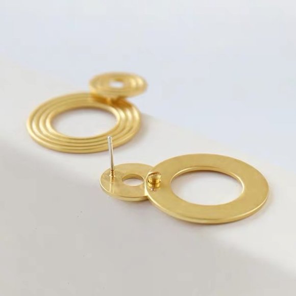 Madewell Etched Interlock Earrings - Picture 5 of 7